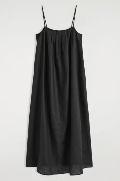 MAXIKLEID AUS LEINEN MIT FALTEN
