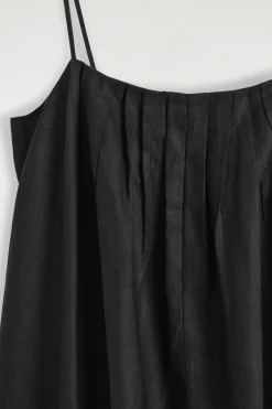 MAXIKLEID AUS LEINEN MIT FALTEN