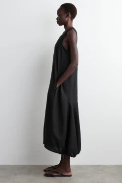 MAXIKLEID AUS LEINEN MIT ELASTISCHEM SAUM