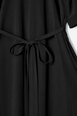 MAXIKLEID MIT BINDEDETAIL
