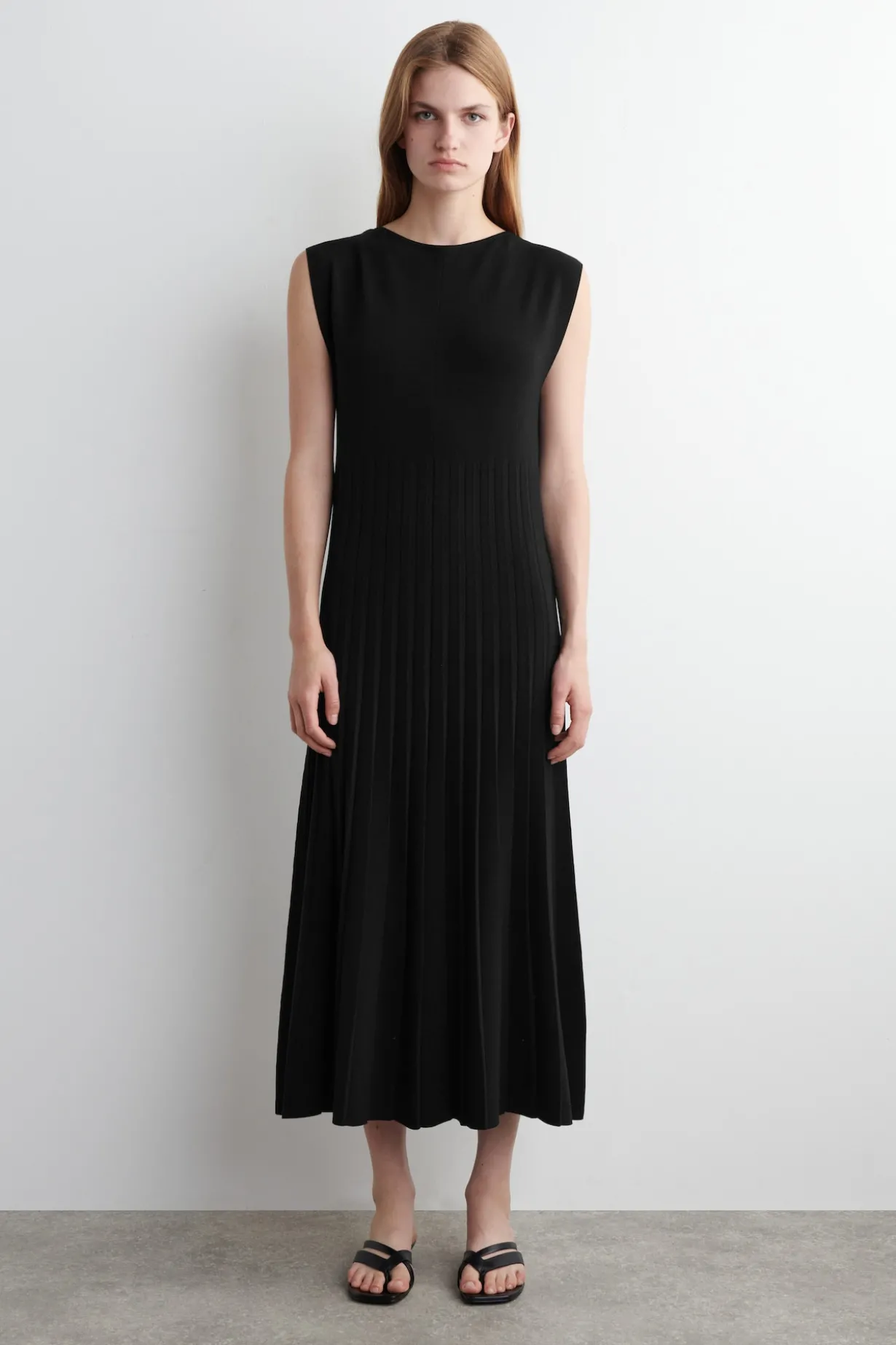 MAXIKLEID MIT FALTEN