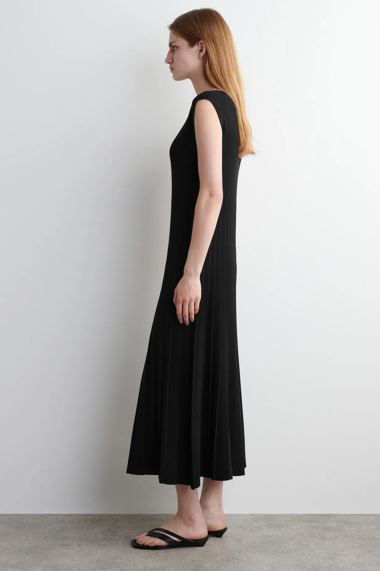 MAXIKLEID MIT FALTEN