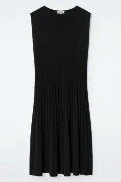 MAXIKLEID MIT FALTEN