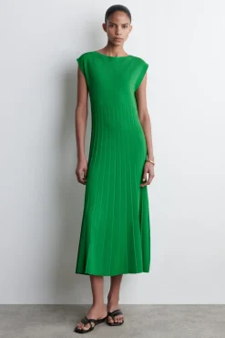 MAXIKLEID MIT FALTEN