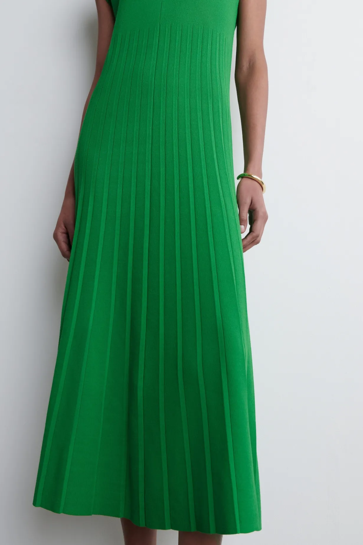 MAXIKLEID MIT FALTEN