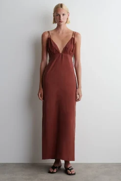 MAXIKLEID MIT V-AUSSCHNITT UND RAFFUNGEN
