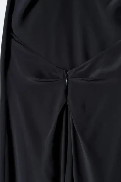 MAXIKLEID MIT WASSERFALLAUSSCHNITT