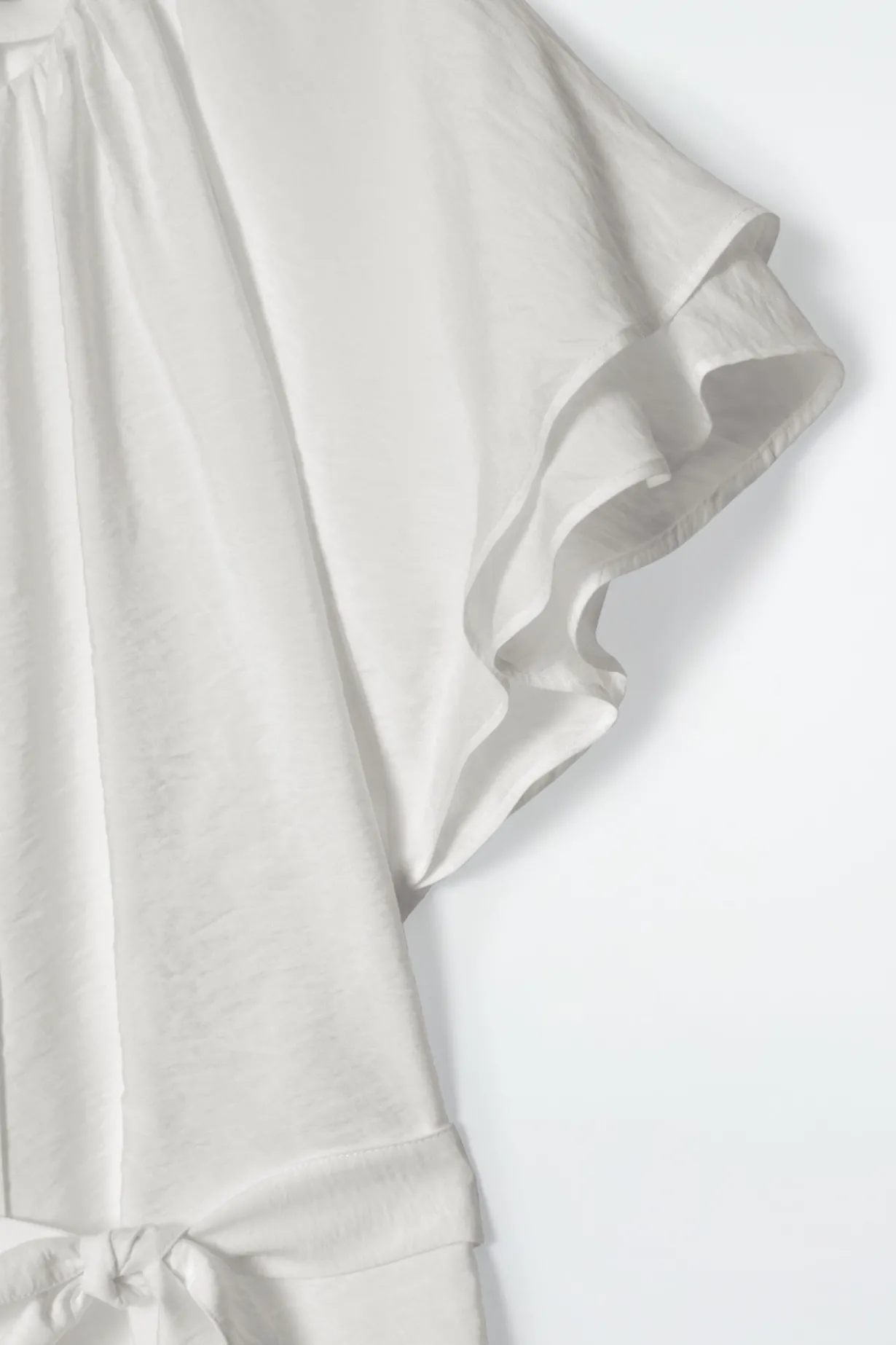MEHRLAGIGE BLUSE MIT GÜRTEL