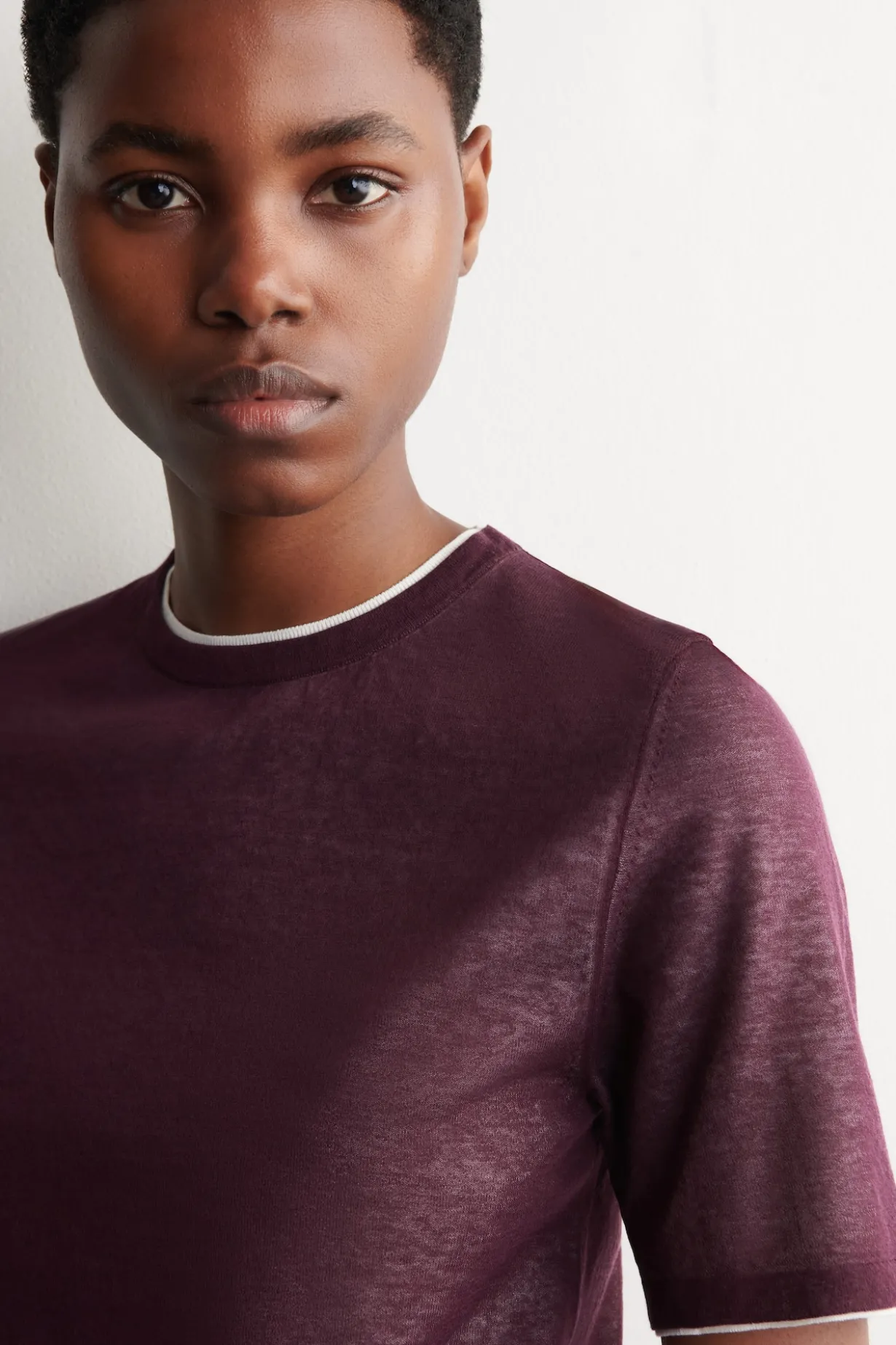 MEHRLAGIGES GESTRICKTES T-SHIRT