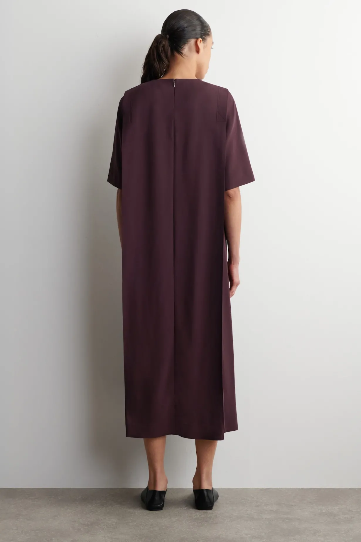 MEHRLAGIGES MIDIKLEID MIT GERADER SILHOUETTE