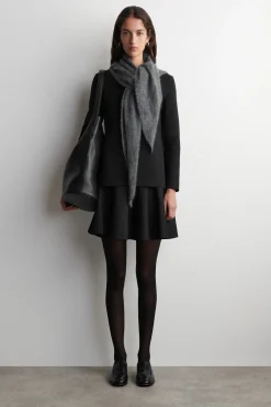 MEHRLAGIGES MINIKLEID MIT LANGEN ÄRMELN