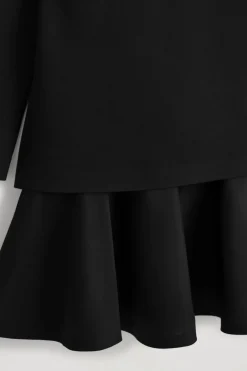 MEHRLAGIGES MINIKLEID MIT LANGEN ÄRMELN