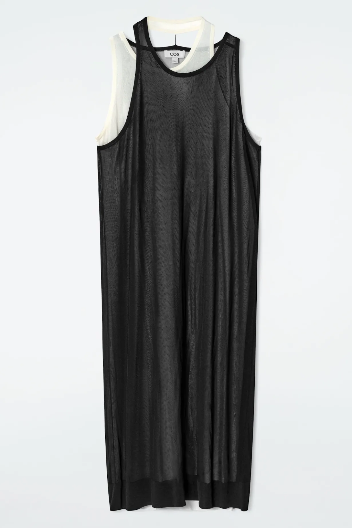 MEHRLAGIGES STRICKKLEID IN MIDILÄNGE