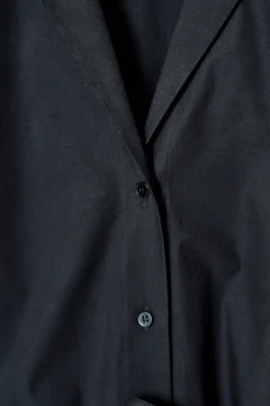 MIDI-HEMDKLEID MIT KURZEN ÄRMELN UND GÜRTEL