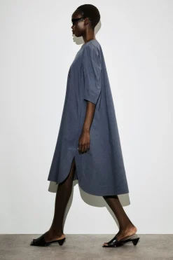 MIDIKLEID AUS BAUMWOLLE MIT V-AUSSCHNITT
