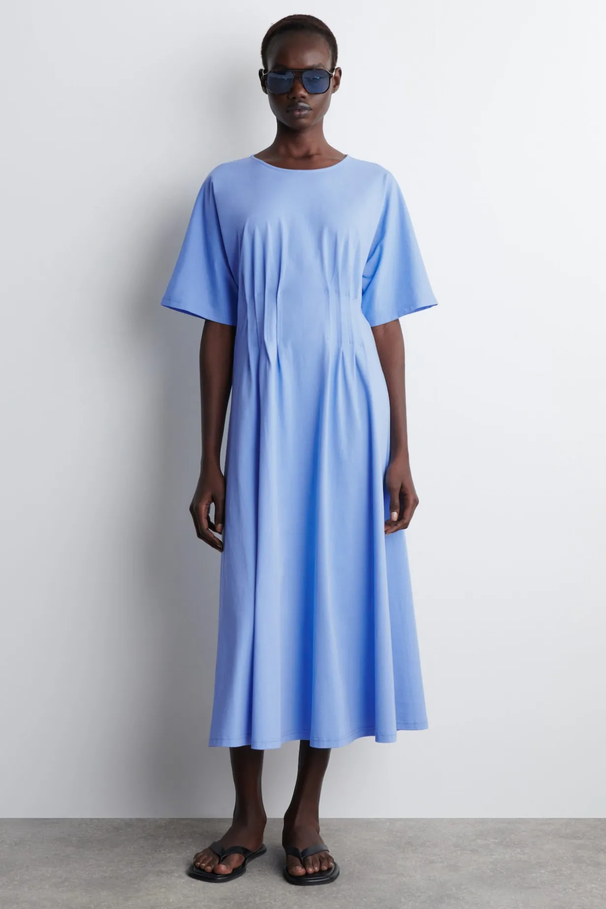 MIDIKLEID AUS BAUMWOLLE MIT BIESEN