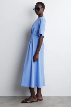 MIDIKLEID AUS BAUMWOLLE MIT BIESEN