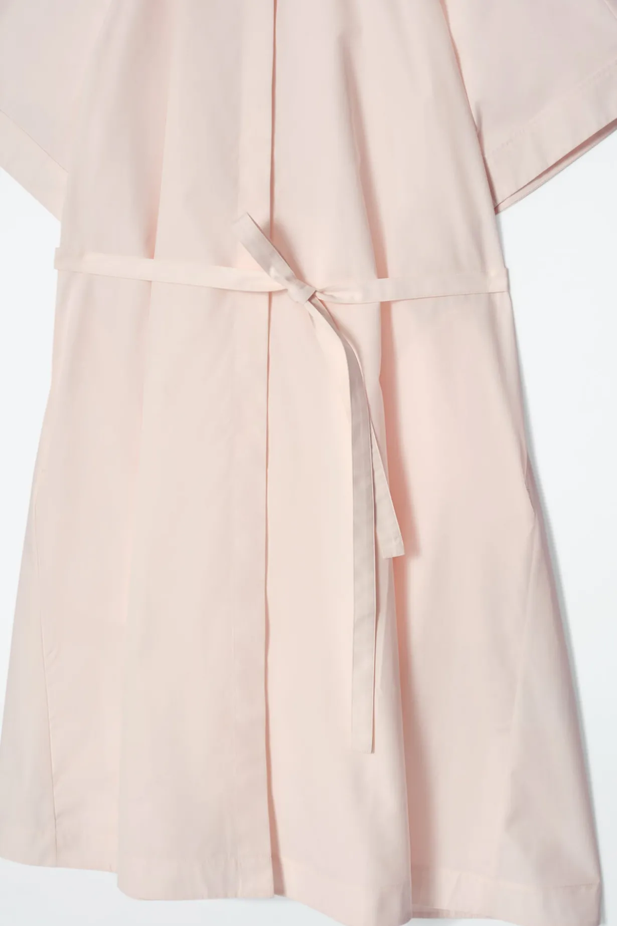 MIDIKLEID AUS BAUMWOLLE MIT RAGLANÄRMELN