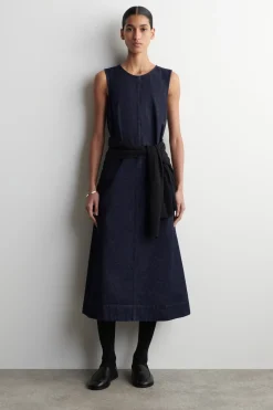 MIDIKLEID AUS DENIM IN A-LINIE