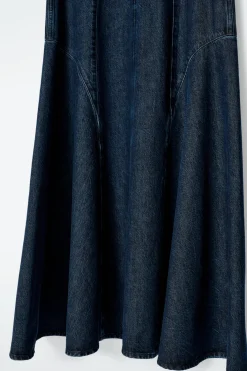 MIDIKLEID AUS DENIM MIT NIEDRIGER TAILLE