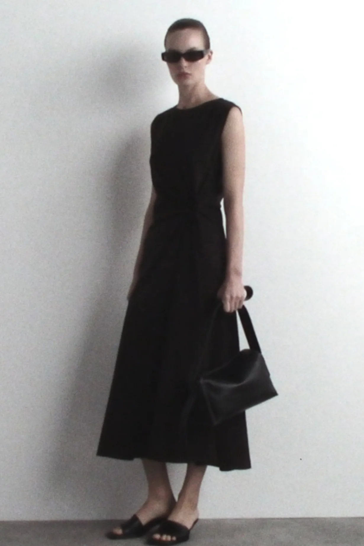 MIDIKLEID AUS JERSEY MIT TWIST-DETAIL