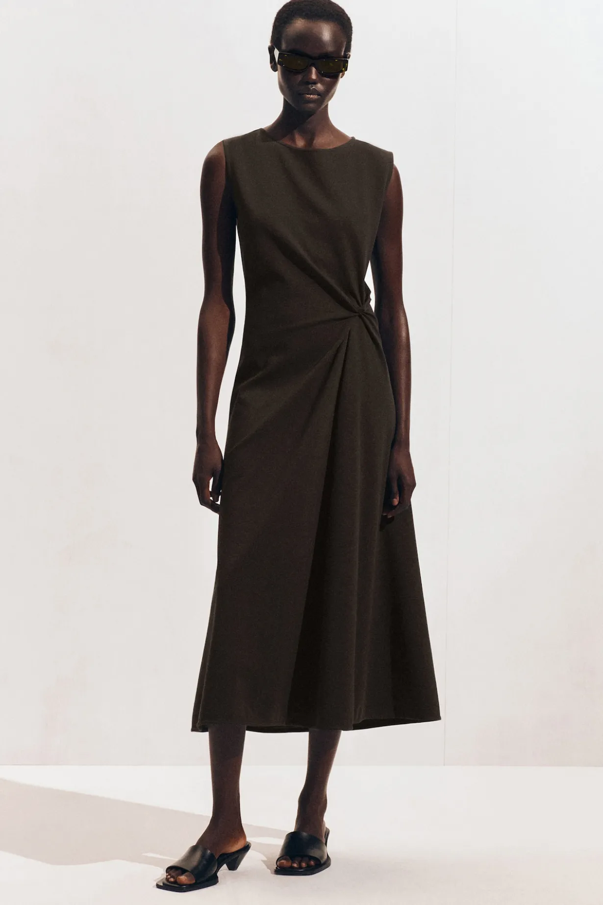 MIDIKLEID AUS JERSEY MIT TWIST-DETAIL