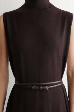 MIDIKLEID AUS MERINOWOLLE MIT ROLLKRAGEN