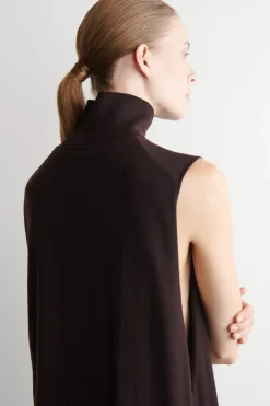 MIDIKLEID AUS MERINOWOLLE MIT ROLLKRAGEN