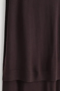 MIDIKLEID AUS MERINOWOLLE MIT ROLLKRAGEN