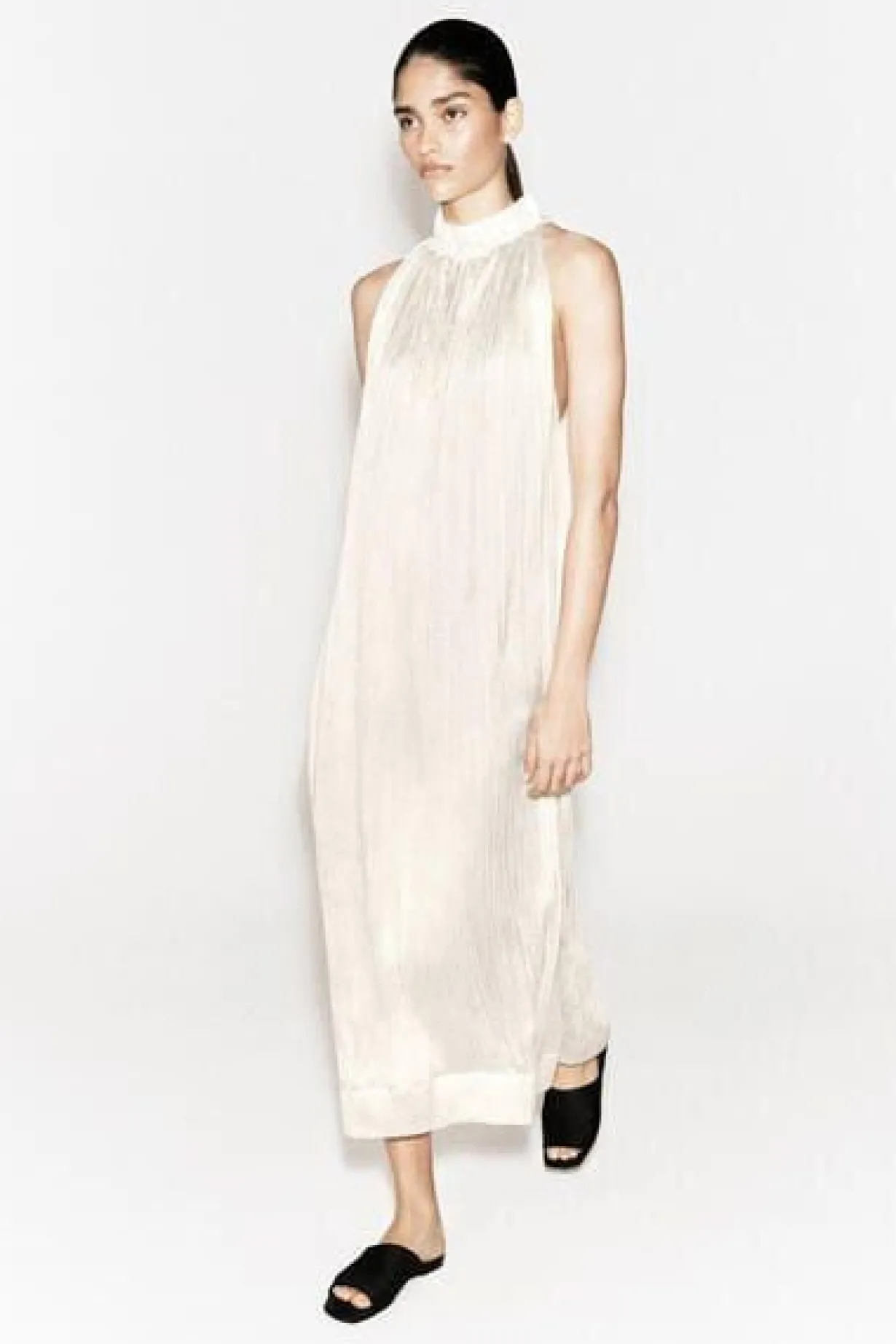 MIDIKLEID AUS SATIN IN KNITTEROPTIK