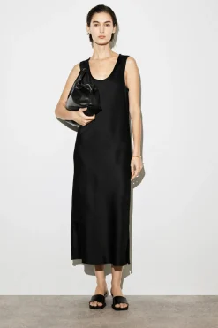MIDIKLEID AUS SATIN MIT TIEFEM AUSSCHNITT