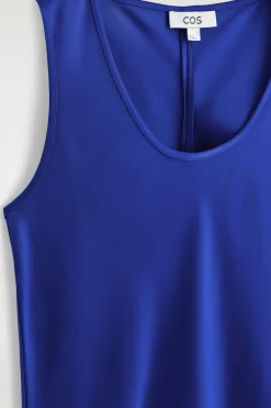 MIDIKLEID AUS SATIN MIT TIEFEM AUSSCHNITT