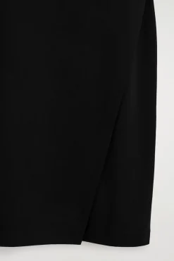 MIDIKLEID IN WICKELOPTIK MIT V-AUSSCHNITT