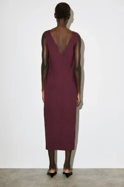 MIDIKLEID IN WICKELOPTIK MIT V-AUSSCHNITT