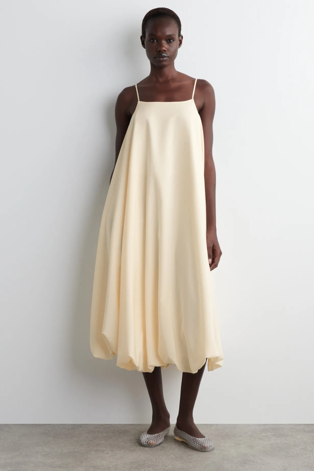 MIDIKLEID MIT BUBBLE-SAUM