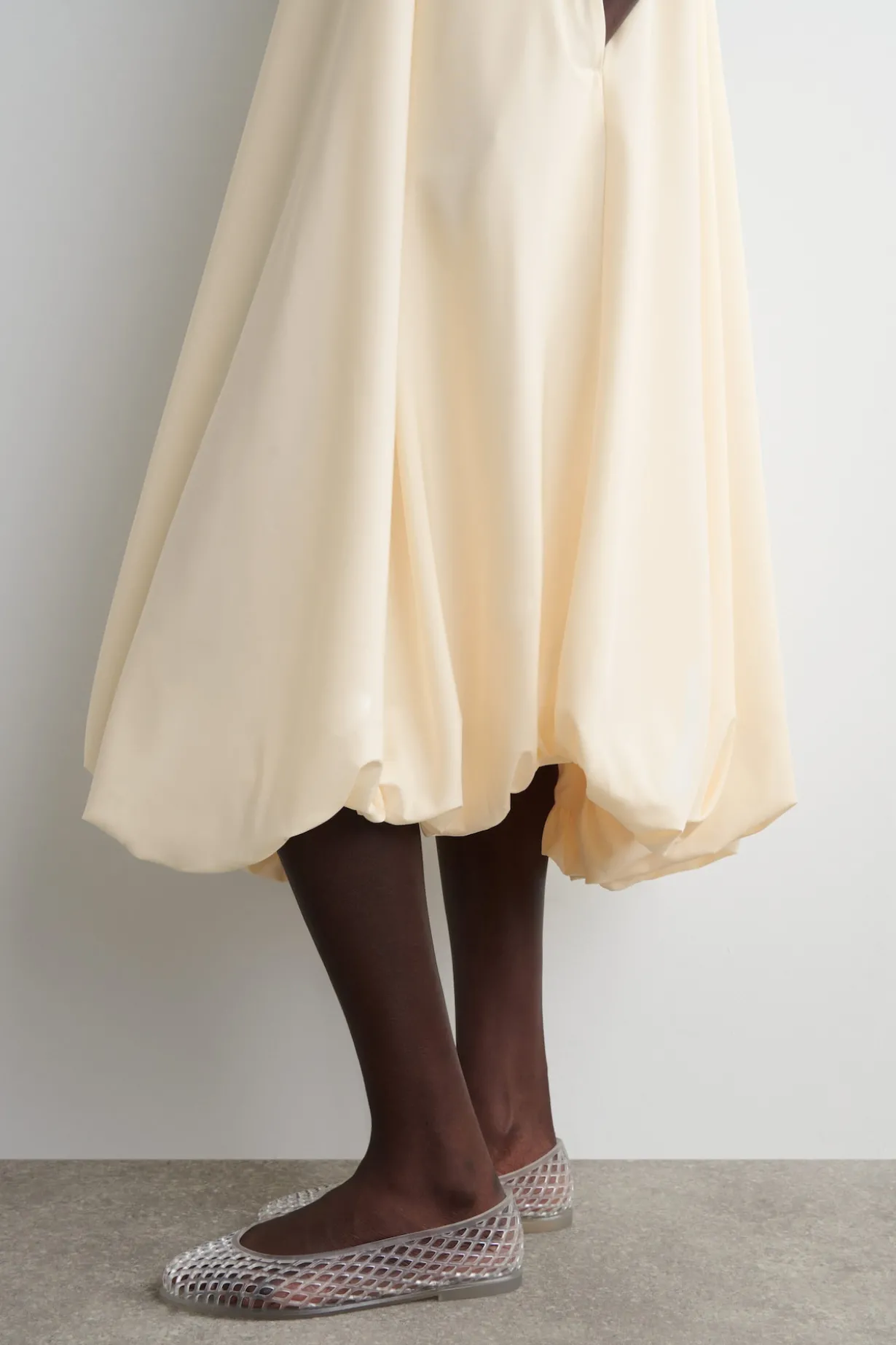 MIDIKLEID MIT BUBBLE-SAUM