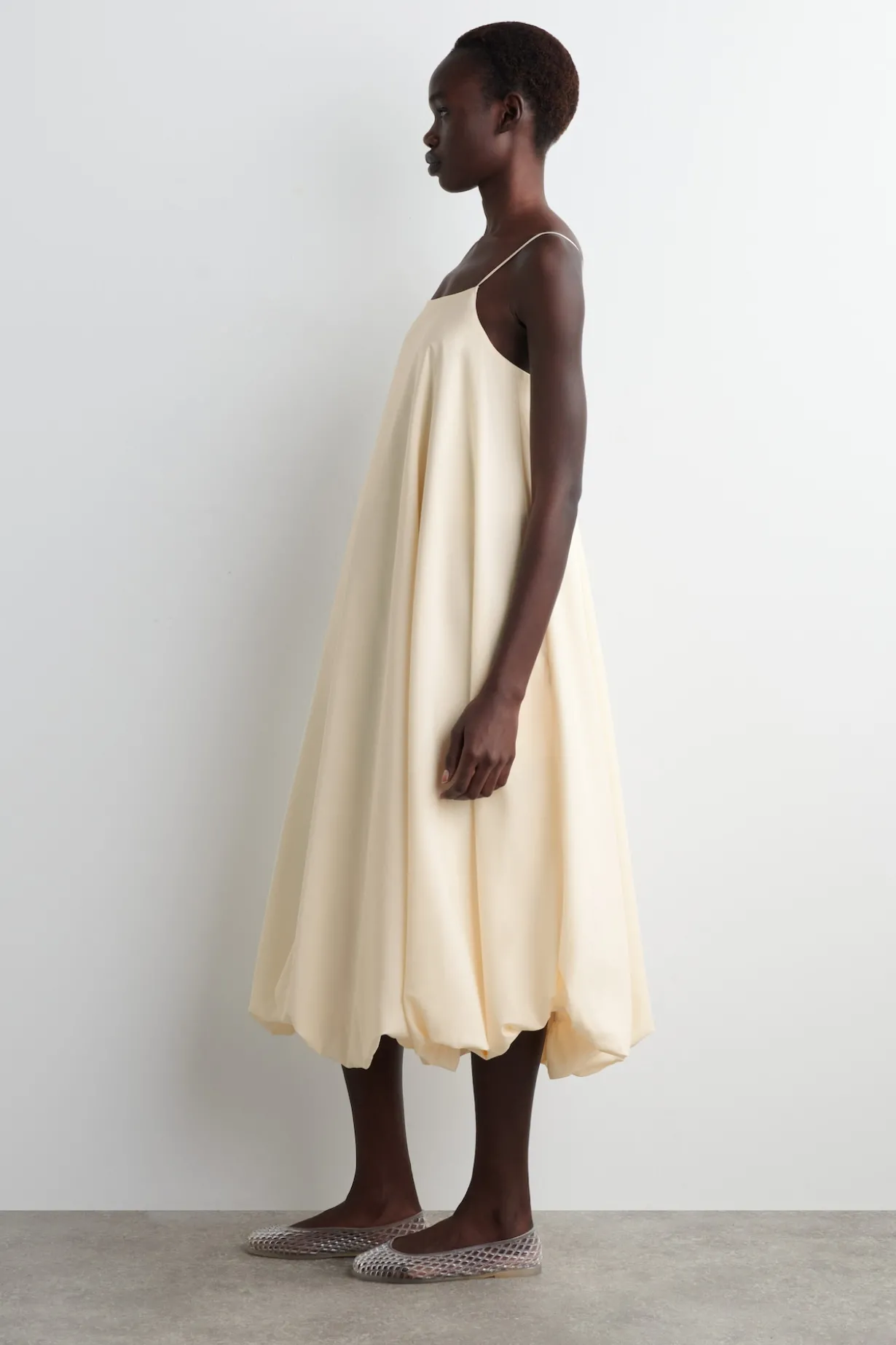 MIDIKLEID MIT BUBBLE-SAUM