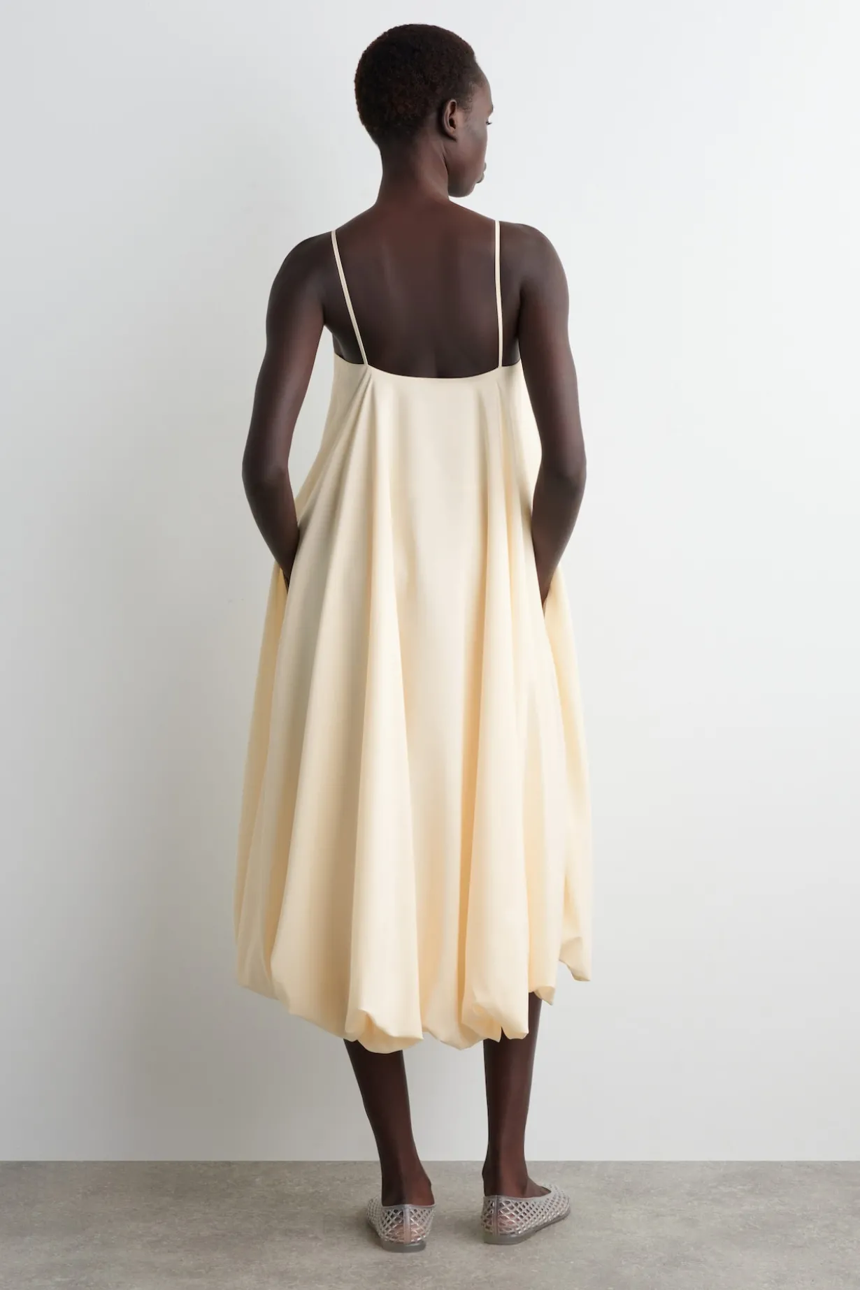 MIDIKLEID MIT BUBBLE-SAUM