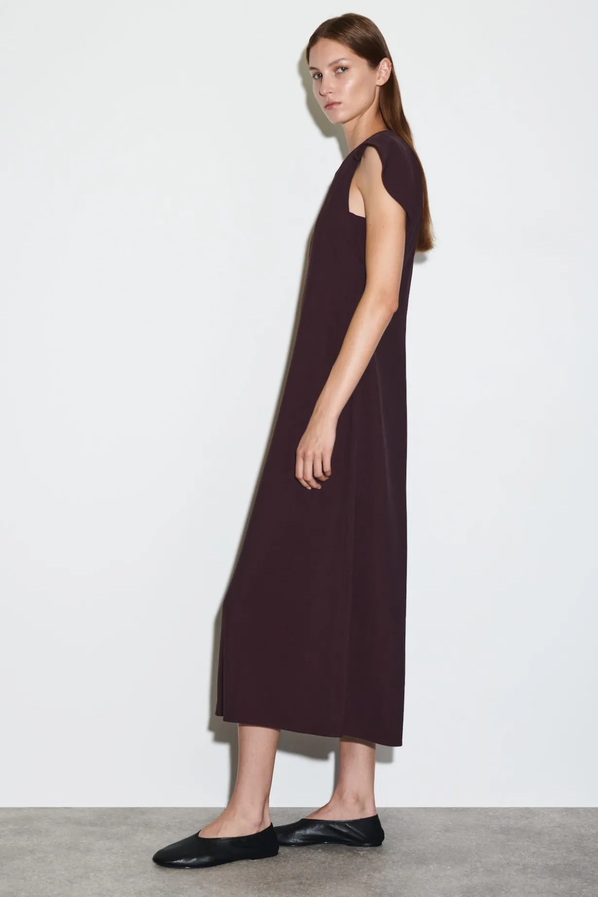 MIDIKLEID MIT CAPE-ÄRMELN