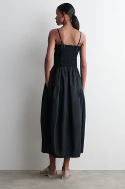 MIDIKLEID MIT SMOKDETAILS