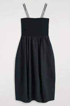 MIDIKLEID MIT SMOKDETAILS