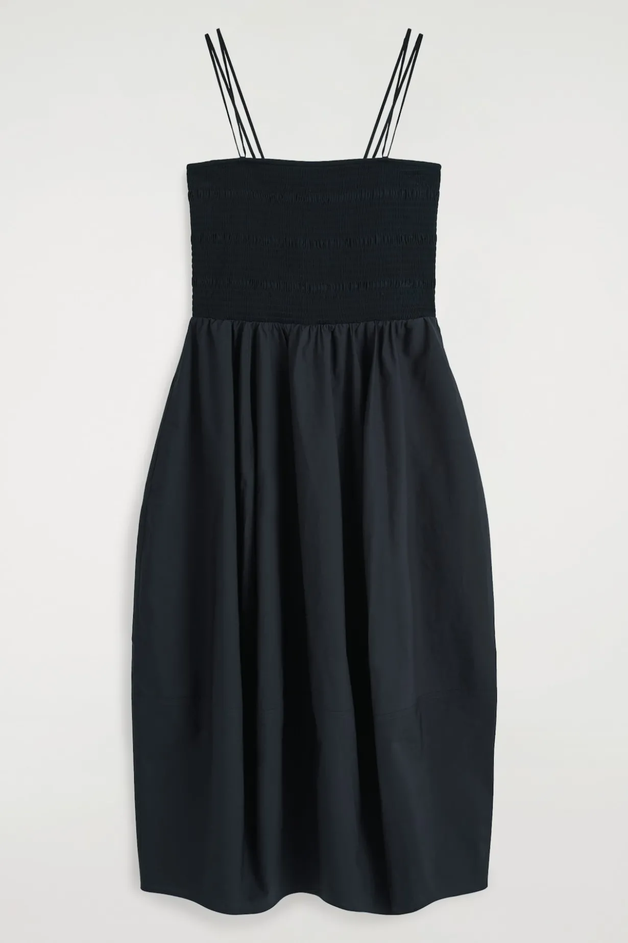MIDIKLEID MIT SMOKDETAILS