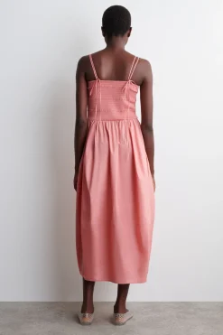 MIDIKLEID MIT SMOKDETAILS