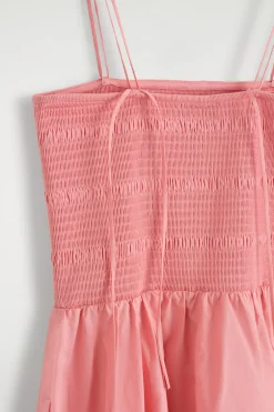 MIDIKLEID MIT SMOKDETAILS