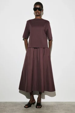 MIDIKLEID MIT U-BOOT-AUSSCHNITT UND KONTRASTPARTIE