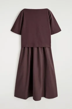 MIDIKLEID MIT U-BOOT-AUSSCHNITT UND KONTRASTPARTIE