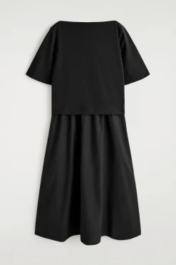 MIDIKLEID MIT U-BOOT-AUSSCHNITT UND KONTRASTPARTIE