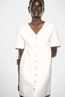 MINIKLEID AUS FEINSTRICK MIT KNÖPFEN