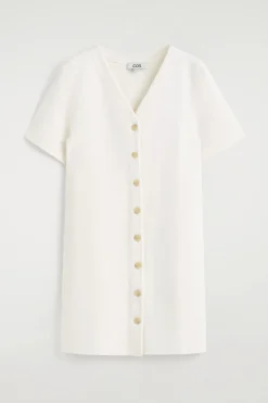 MINIKLEID AUS FEINSTRICK MIT KNÖPFEN