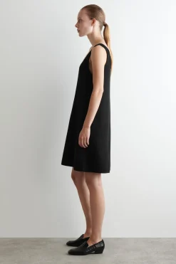MINIKLEID AUS KOCHWOLLE IN A-LINIE